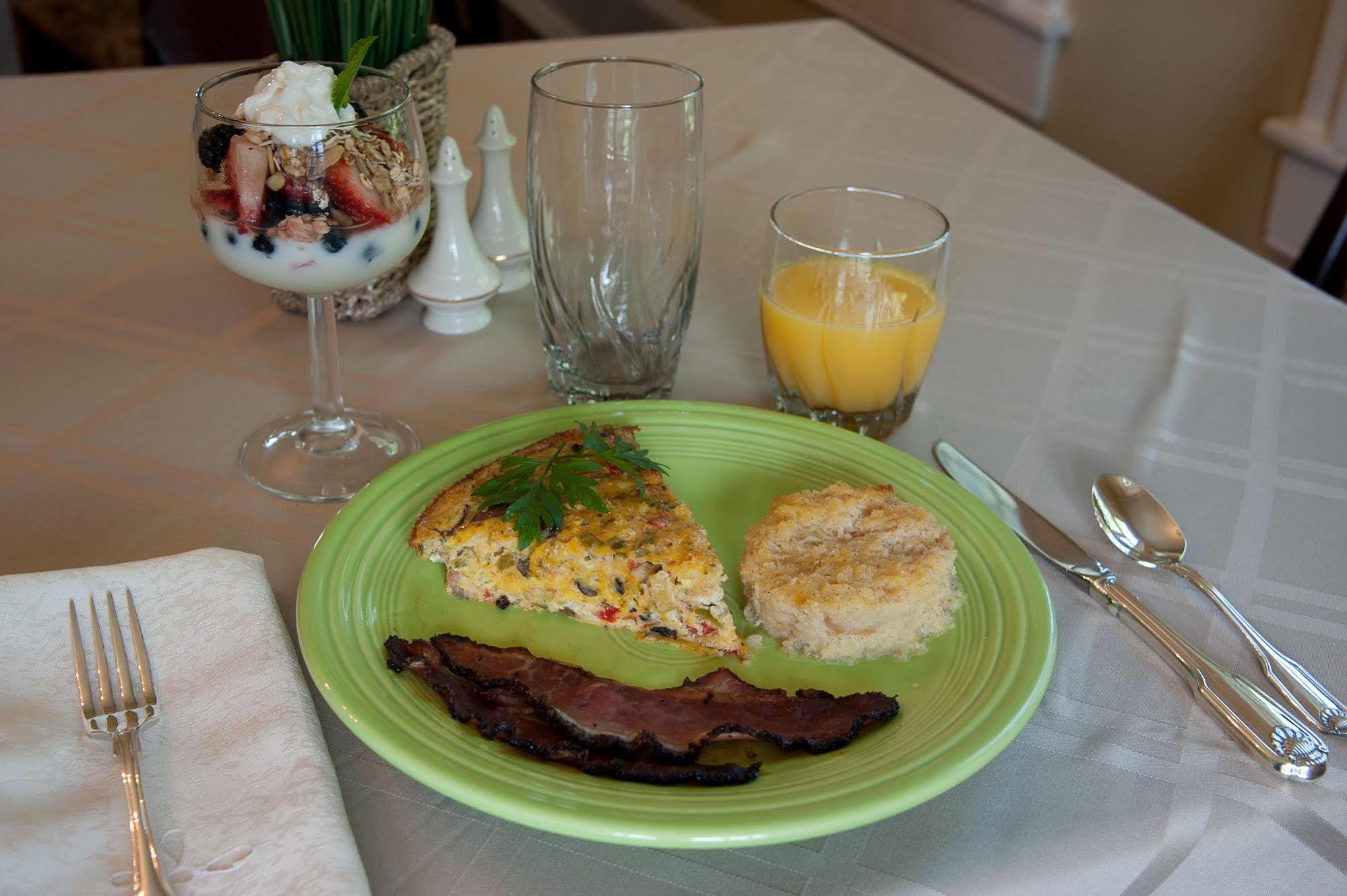 Raphine Steeles Tavern Manor Bed & Breakfast المظهر الخارجي الصورة