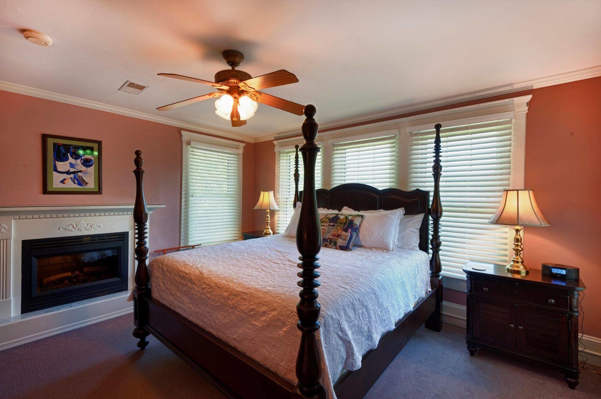 Raphine Steeles Tavern Manor Bed & Breakfast المظهر الخارجي الصورة