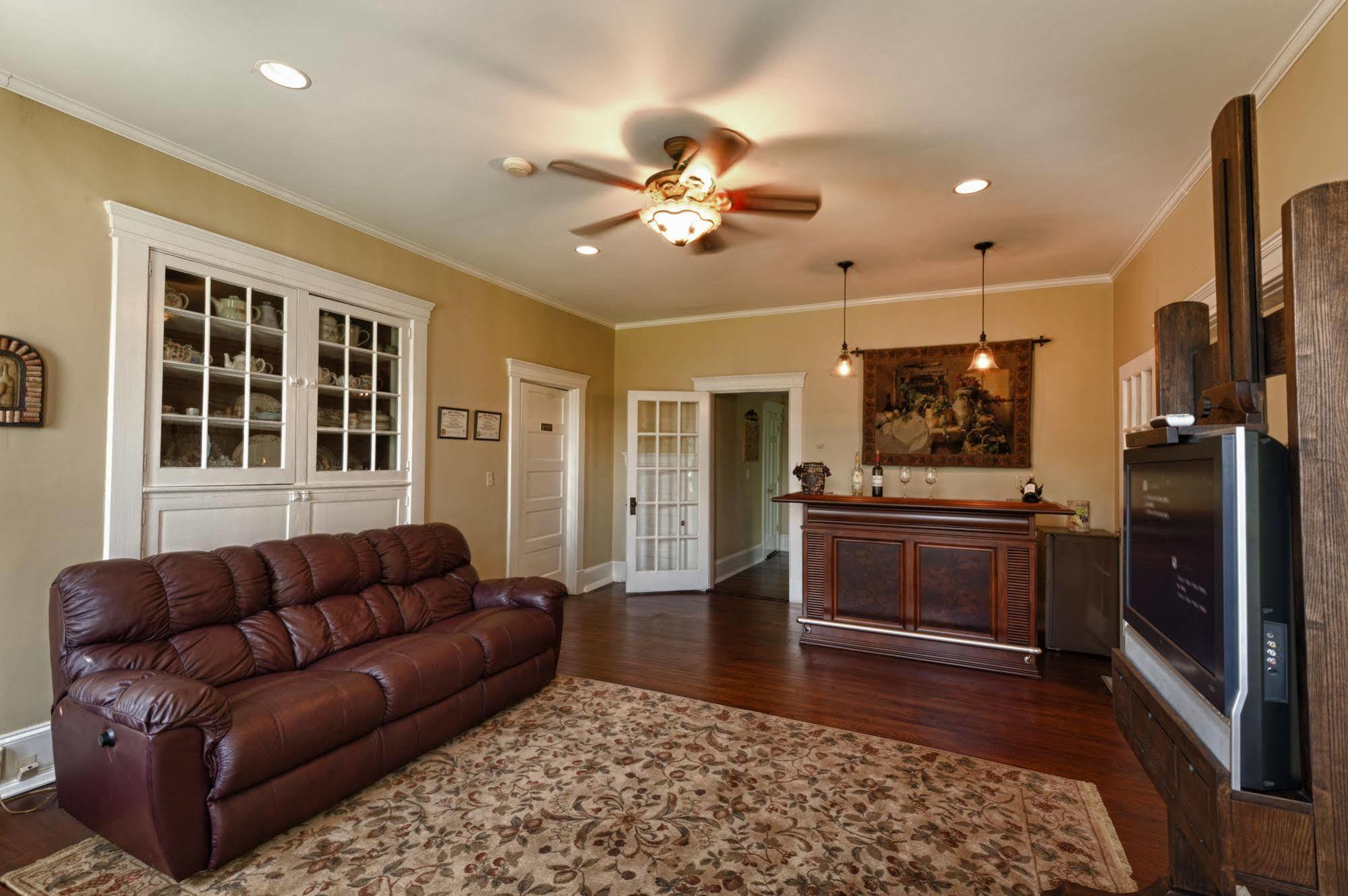 Raphine Steeles Tavern Manor Bed & Breakfast المظهر الخارجي الصورة